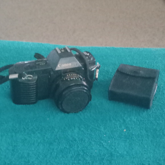 🧘 Canon T 50 camera with flash - Picture 1 of 4